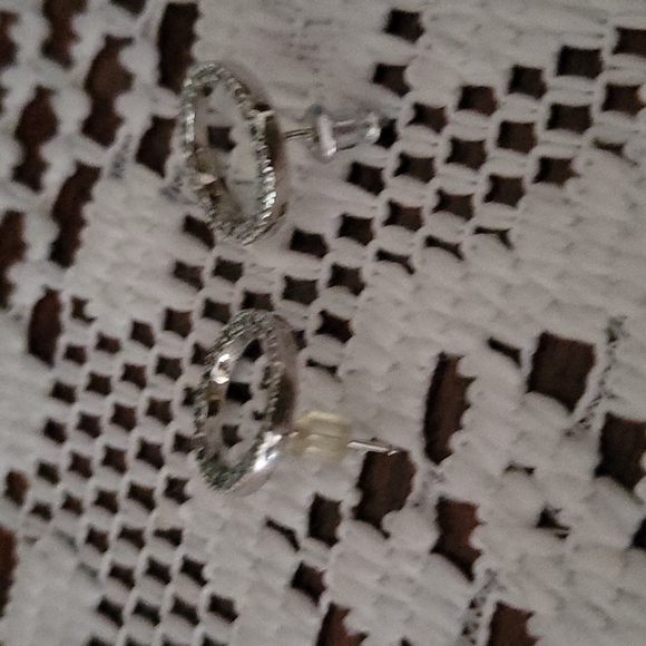 Earring - Picture 3 of 3